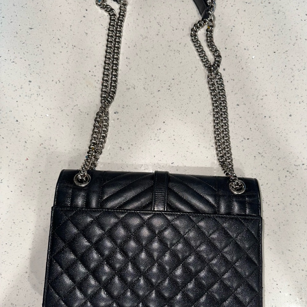 Saint Laurent
Envelope Medium in Quilted Grain De Poudre Embossed Leather - Picture 7 of 14